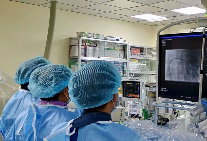 Can thiệp thành công cho bệnh nhi 4 tuổi bị hẹp eo động mạch chủ