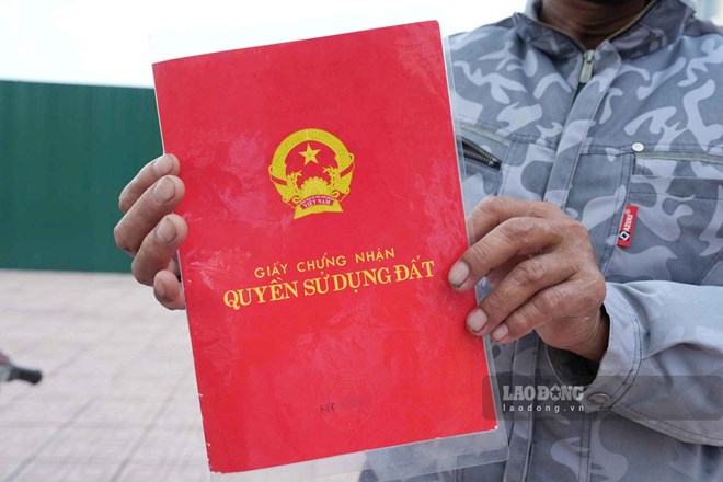 Việc xử lý sai sót trên Giấy chứng nhận quyền sử dụng đất (sổ đỏ) cần phân định rõ là đính chính hay đăng ký biến động theo Luật Đất đai 2024. Ảnh: Hữu Chánh