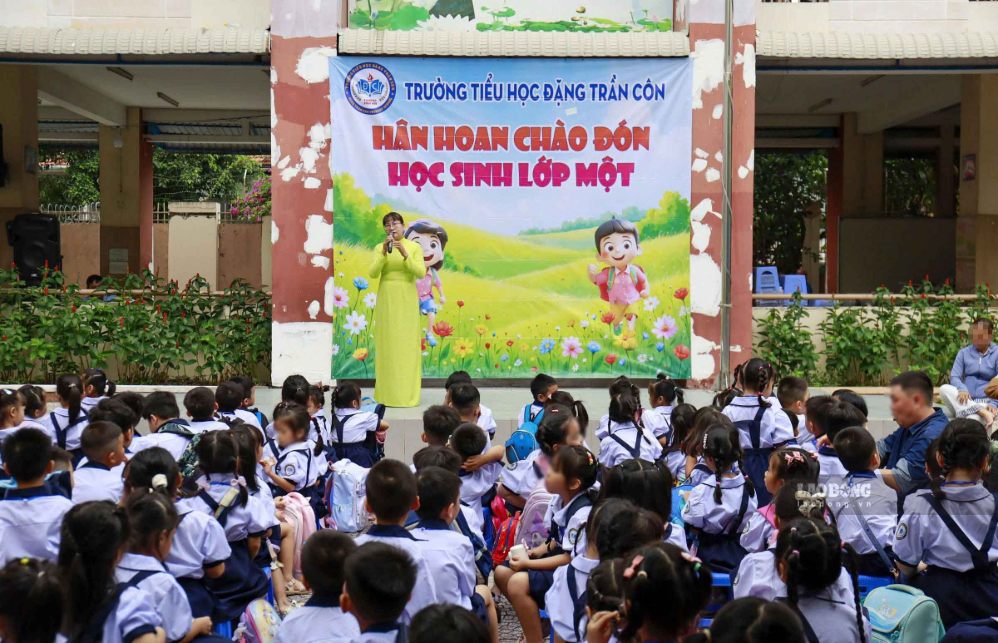 Grade 1 students in Ho Chi Minh City on the first day of school. Photo: Chan Phuc