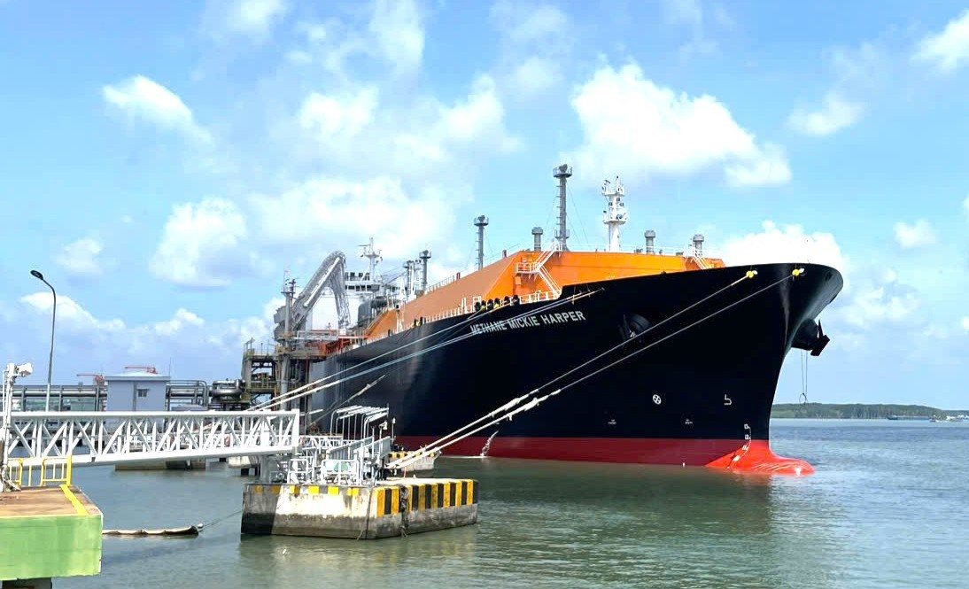 Hình 2: Tàu METHANE MICKIE HARPER vận chuyển khoảng 73.000 tấn LNG từ Canada đã cập cảng Kho cảng LNG Thị Vải ngày 07.06.2026