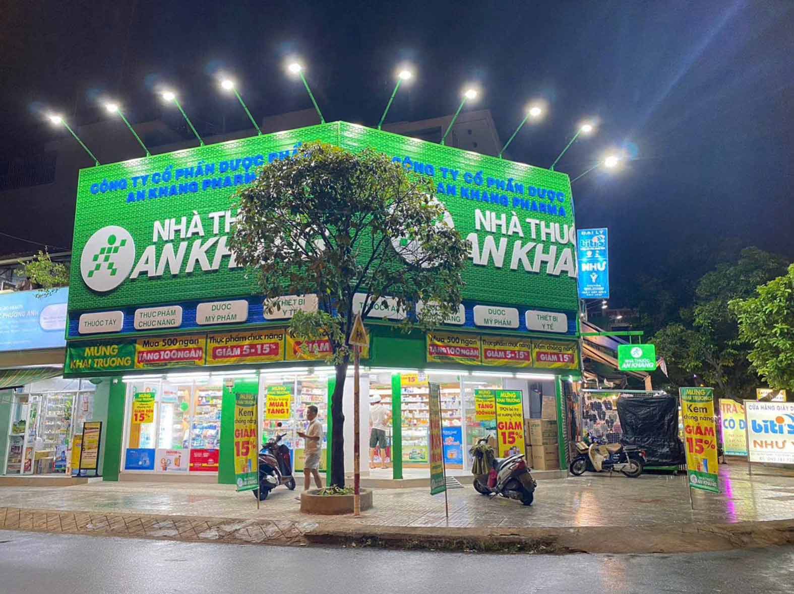 An Khang owns more than 500 GPP-standard pharmacies. Photo: MEDLATEC