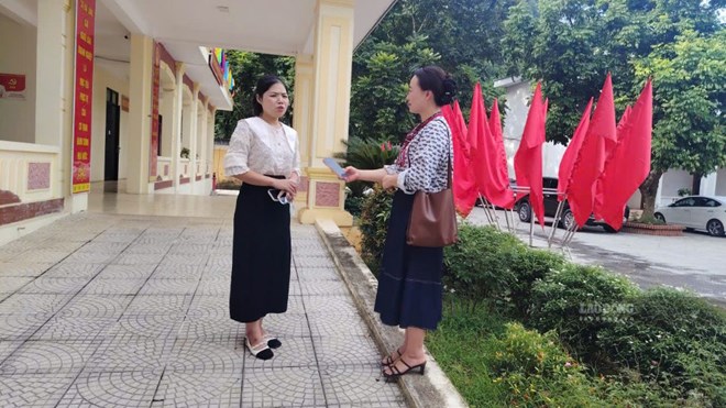 Ms. Bui Thi Hien - Vice Principal of Vinh Tien Kindergarten - shares about switching to being a teacher. Photo: Xuyen Dong
