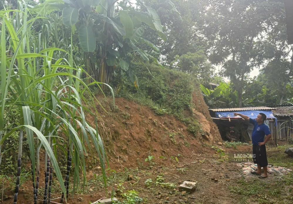 Mr. Bui Van Cong said that his family had to evacuate on the night of August 23. Photo: Xuyen Dong