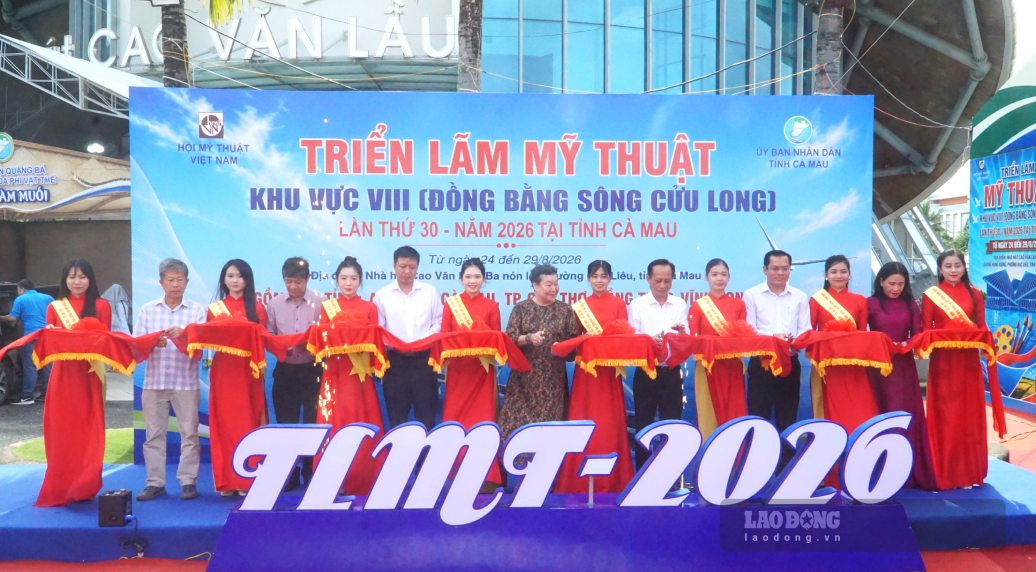 Cérémonie de coupure du ruban inaugural de l'exposition d'art de la région VIII - Delta du Mékong, 30e édition à Cà Mau. Photo: Nhật Hồ.