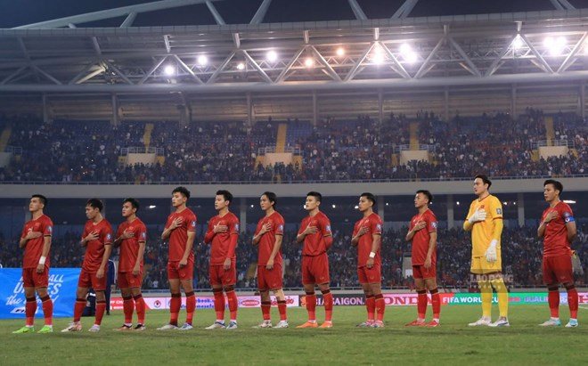 The Vietnamese team sings the National Anthem. Photo by Minh Dan