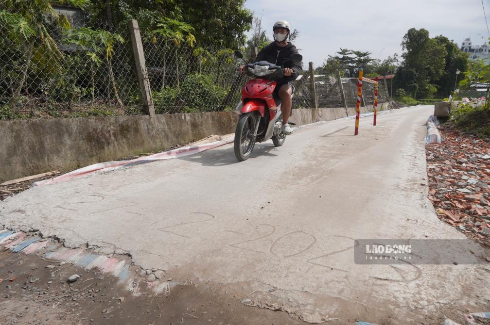 Người dân địa phương đã tự góp công, góp của làm đường tạm (ảnh chụp tháng 1.2026). Ảnh: Tạ Quang