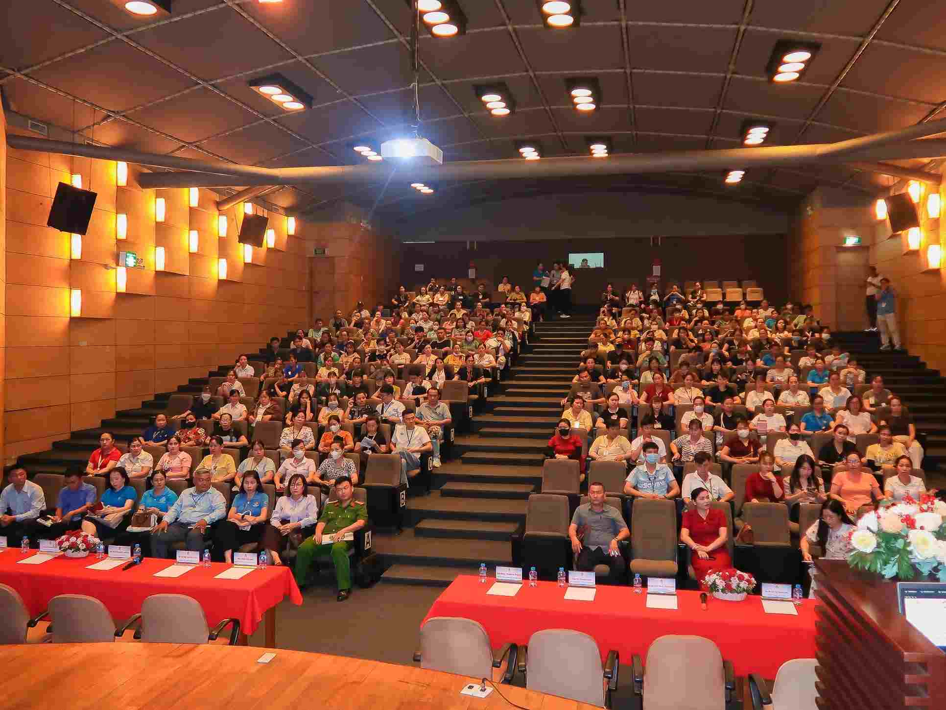 Chương trình có sự tham gia của 200 đoàn viên, lao động. Ảnh: Công đoàn phường Thuận An cung cấp