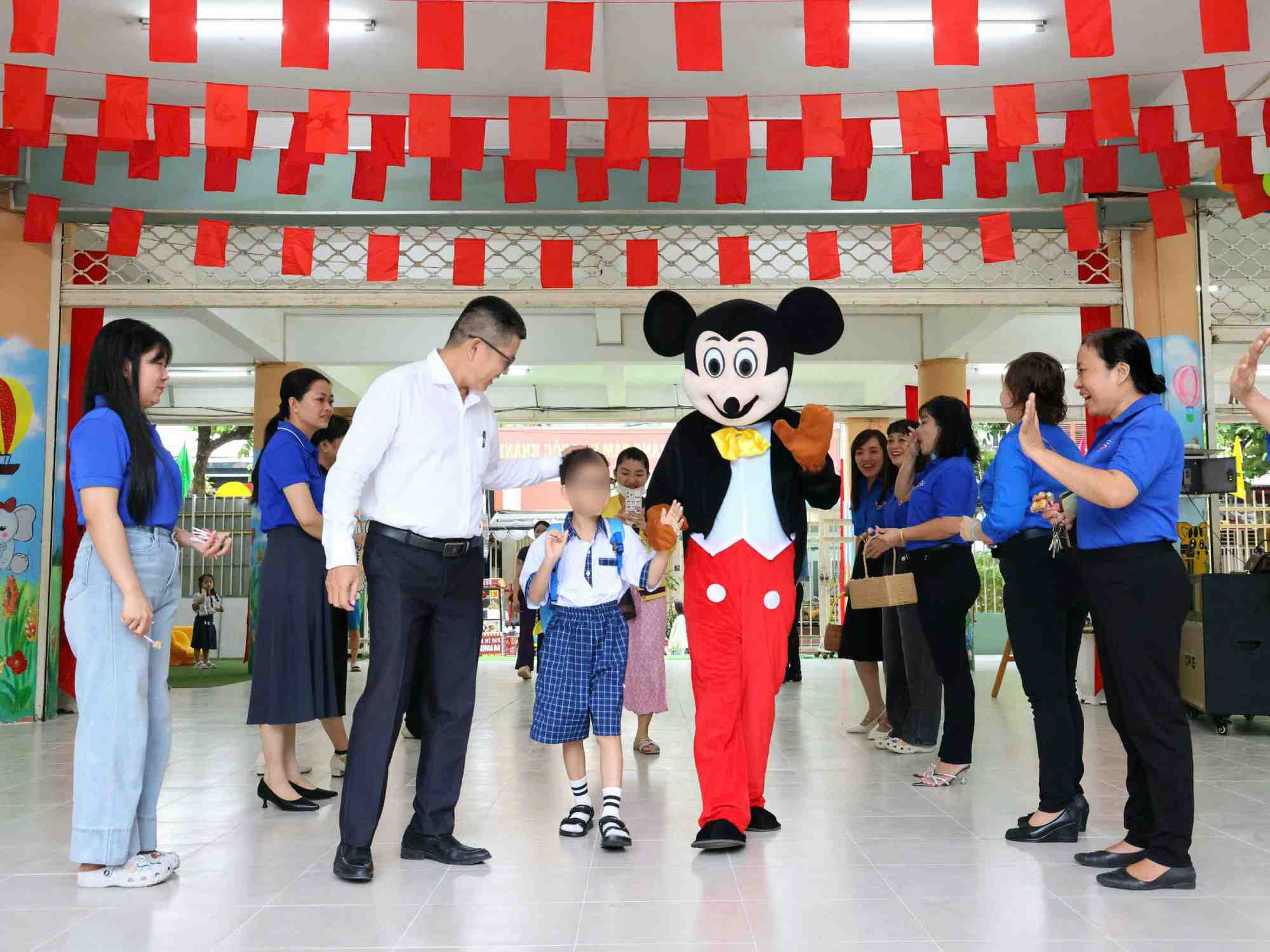 Más de 110.000 niños de preescolar y alumnos de primer grado en Can Tho acuden con entusiasmo a la escuela. Foto: Departamento de Educación y Formación de la ciudad de Can Tho