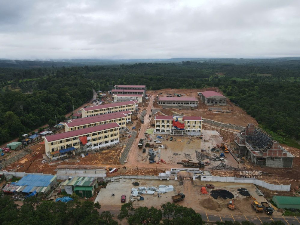 Duy trì hơn 800 cán bộ, chiến sĩ hỗ trợ xây trường học vùng biên giới