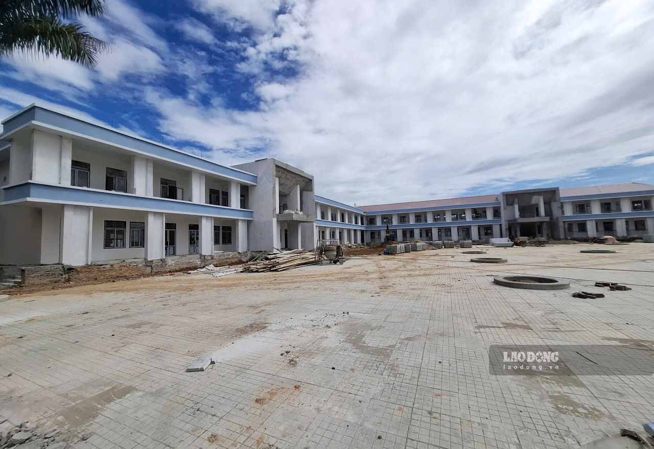 Ha Tinh Provincial People's Committee has just approved a project to organize and operate boarding schools in the area. In the photo is Huong Khe Inter-level Boarding Primary and Secondary School. Photo: Tran Tuan