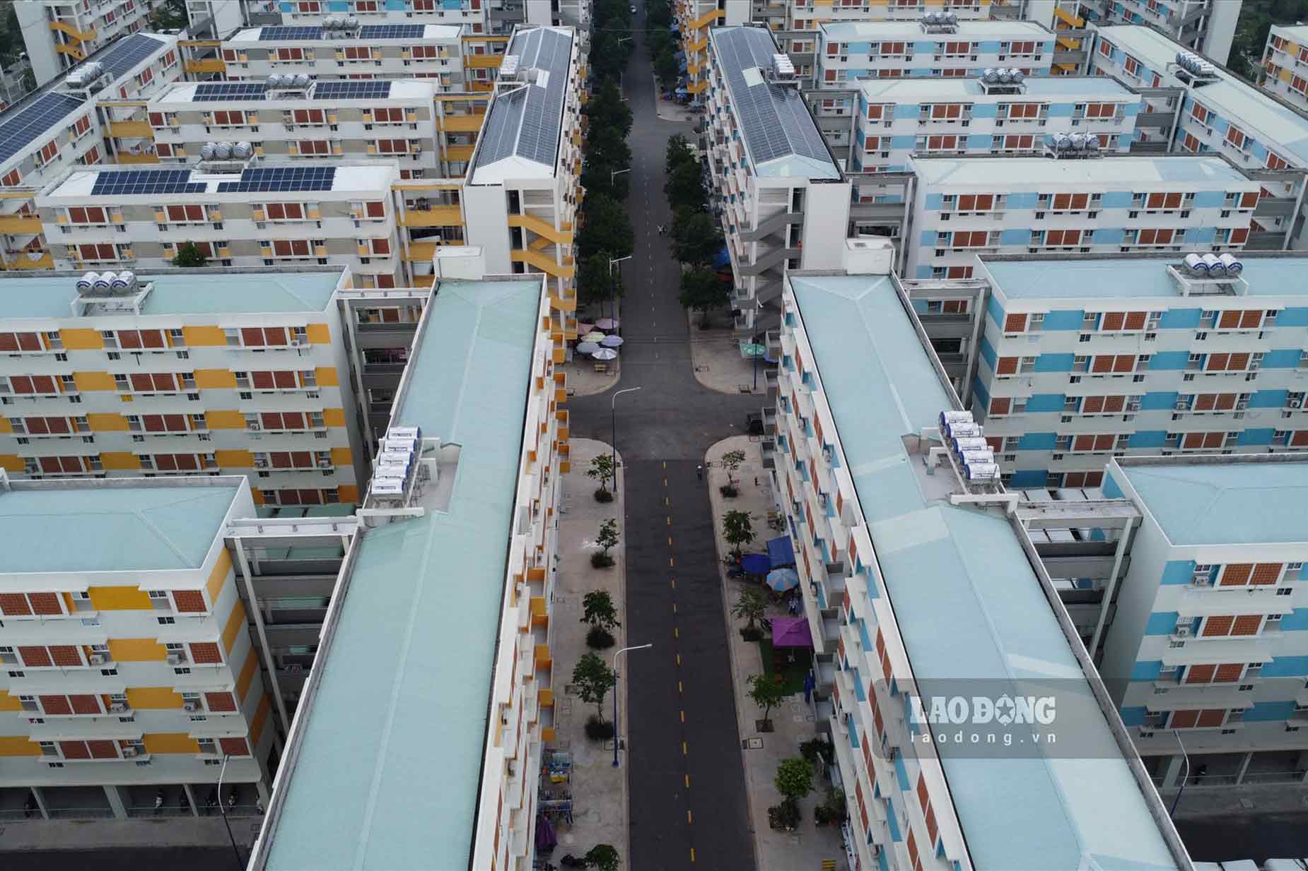 The Ministry of Construction has just responded to the proposal of the Ho Chi Minh City National Assembly Delegation on the implementation of policies and laws on social housing development in the City. Photo: Dinh Trong