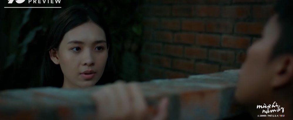 Phương và Khánh làm lành trong tập 8 phim “Mùa hè năm ấy“. Ảnh: VFC
