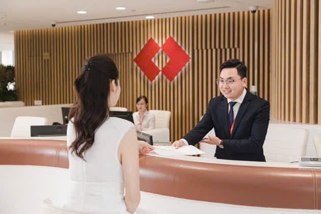 Techcombank is expected to issue more than 3.57 billion shares to pay dividends and implement ESOP, thereby increasing its charter capital to more than 106,500 billion VND. Photo: TCB