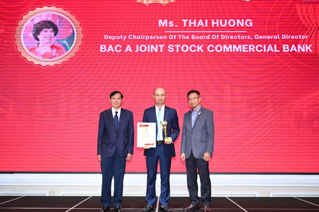 Anh hùng lao động Thái Hương - Tổng Giám đốc Bac A Bank được trao danh hiệu Top 10 Nhà Lãnh đạo xuất sắc ASEAN 2026. Ảnh: Bac A Bank