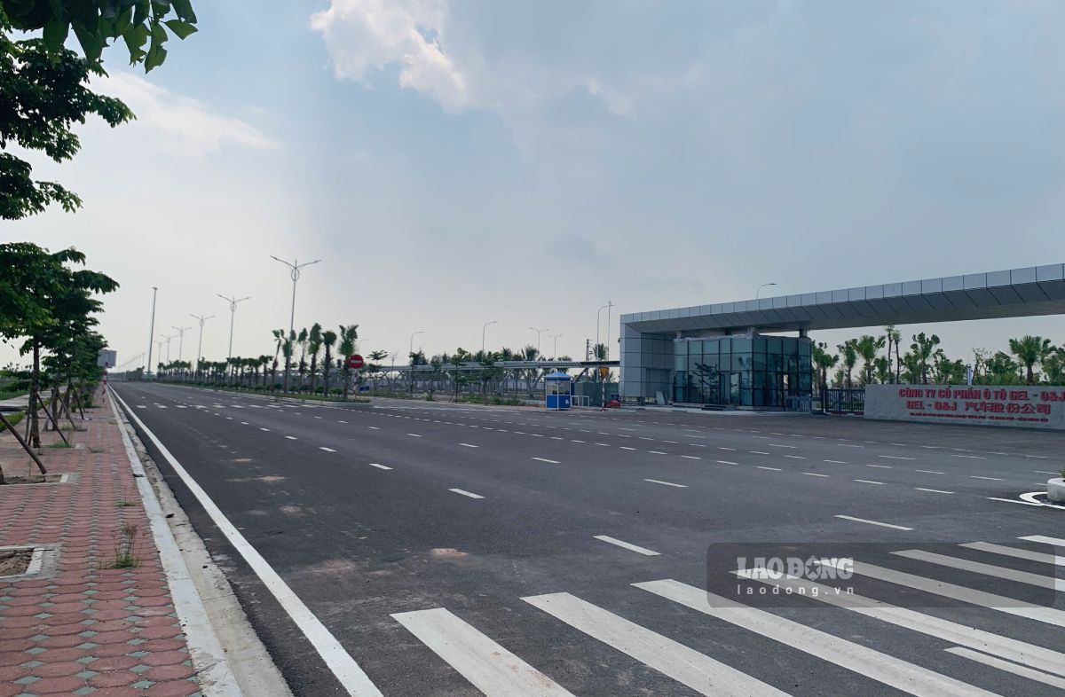 Nhà máy sản xuất ô tô trong KCN Hưng Phú đã đi vào hoạt động. Ảnh: Lương Hà