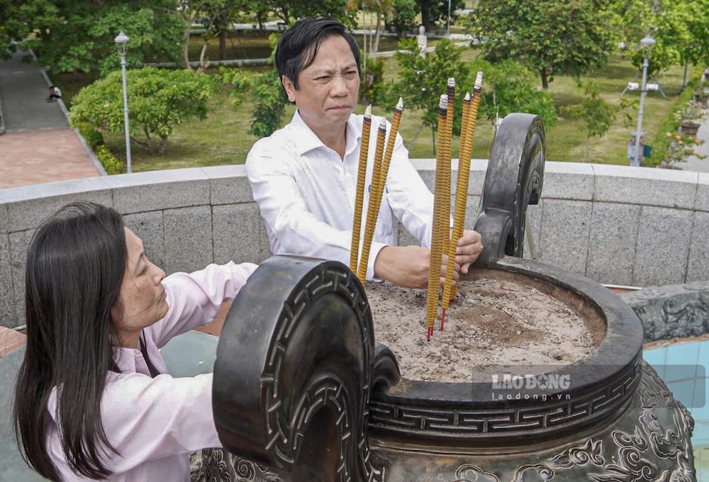 Đại sứ Hoa Kỳ dâng hương tại Thành cổ Quảng Trị