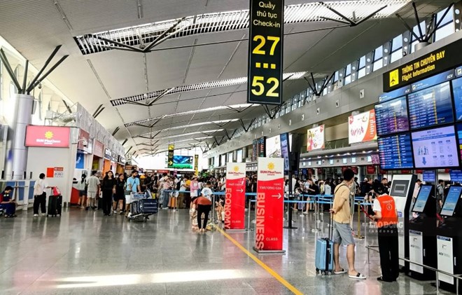 Da Nang International Airport will be invested nearly 1,700 billion VND to renovate and upgrade the runway and taxiway system. Photo: Nguyen Hoang