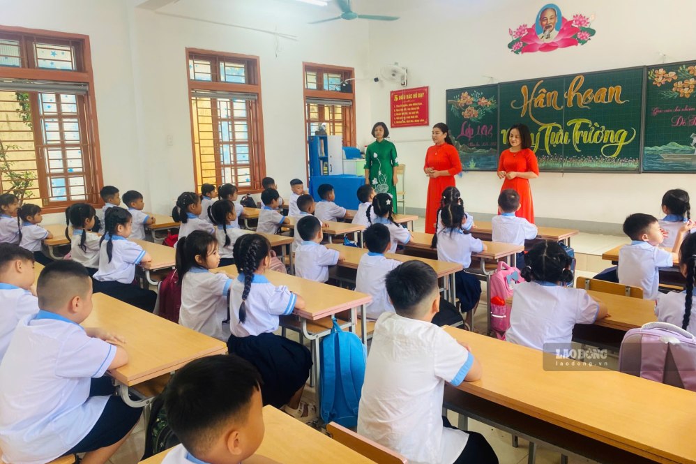 Schools in Son La province simultaneously welcome students back to school. Photo: Truong Son