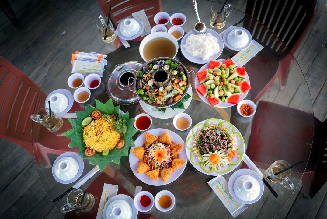 Trong bữa tiệc ở miền Tây, cù lao luôn giữ vị trí trung tâm. Ảnh: Kim Yến