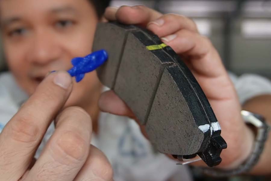 Some signs used to identify the quality of car brake pads. Photo: NVCC