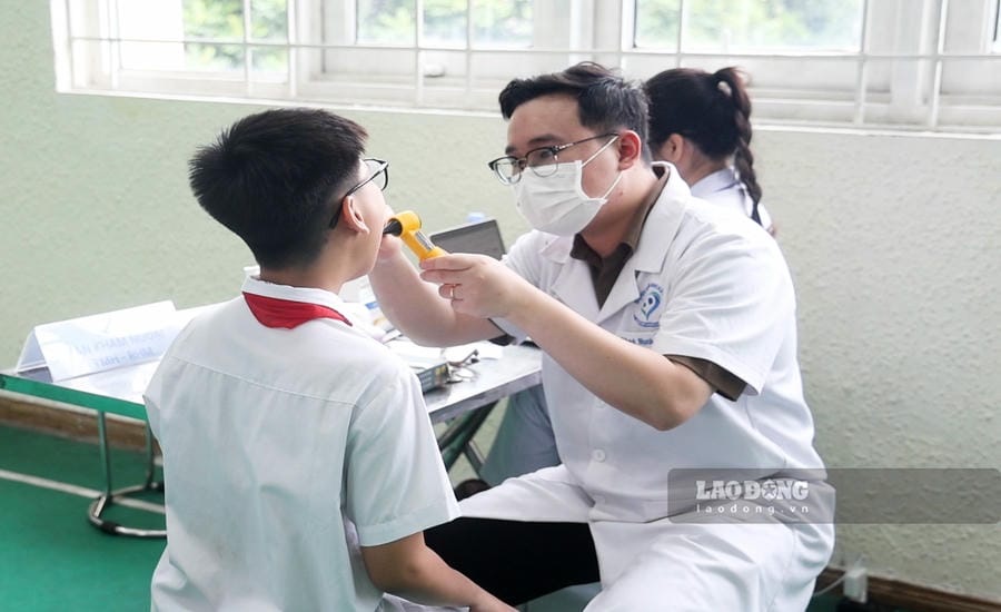 Eye and oral problems are two common disease groups that parents need to pay attention to when children are of school age. Photo: Viet Anh