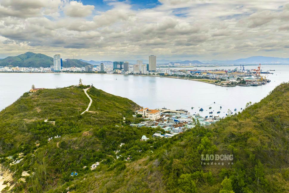Overview of Quy Nhon coastal city, Gia Lai province. Photo: Dung Nhan