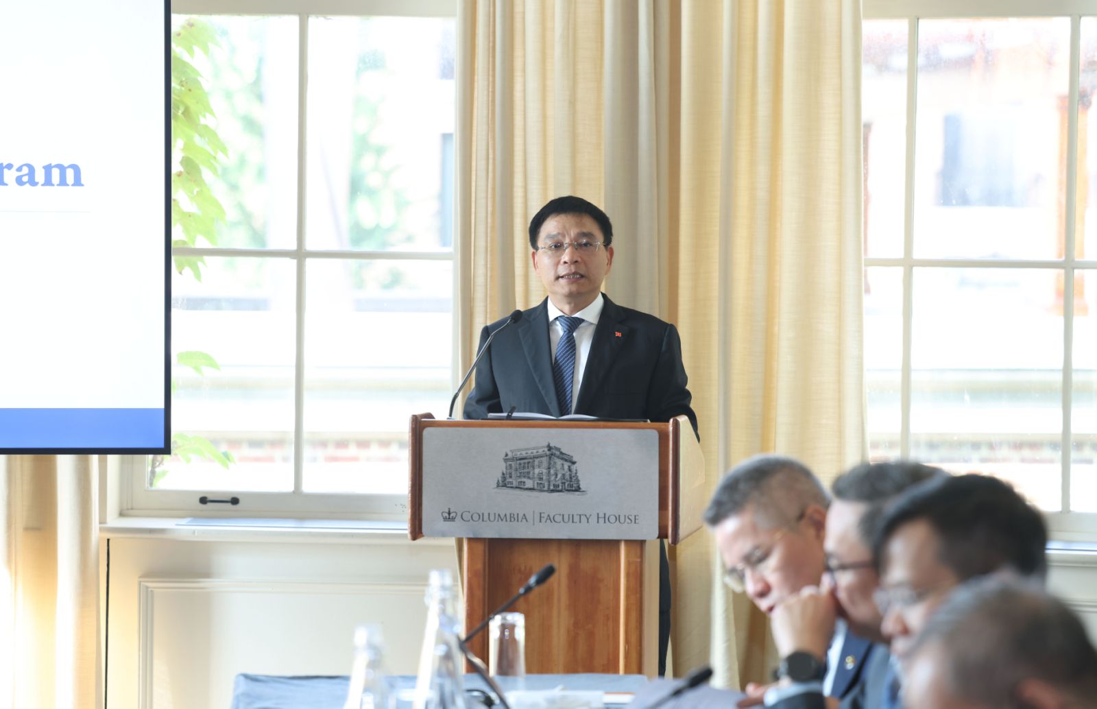 Member of the Party Central Committee, Deputy Prime Minister Nguyen Van Thang delivers the opening speech of the Vietnam Leadership Program (VLP) 2026 at Columbia University, New York, USA. Photo: Ministry of Foreign Affairs