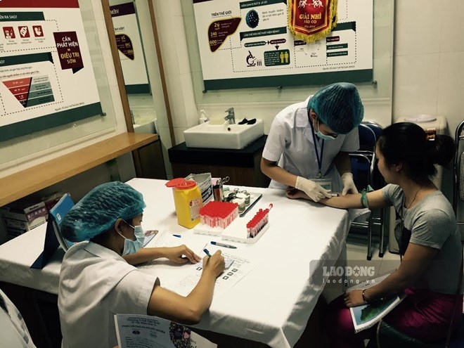 El Ministerio de Salud propone 441 pruebas, electrofotogramas que se pueden reutilizar al trasladar al hospital. Foto: Hà Lê