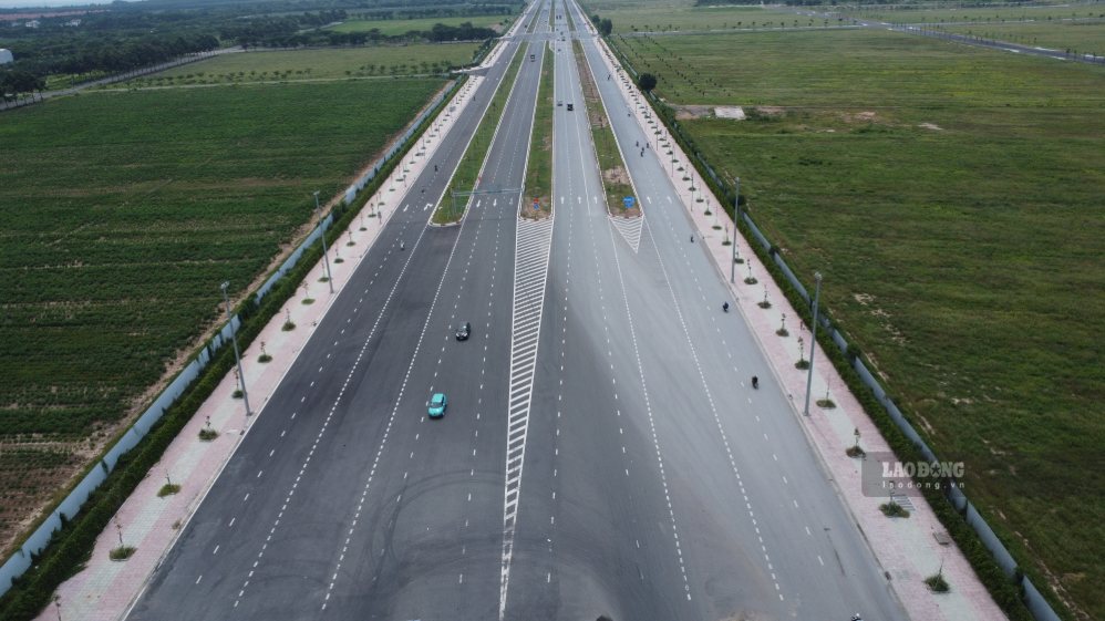 Road 25B from Nhon Trach to National Highway 51 (Dong Nai) will be opened to traffic at the end of 2026. Photo: HAC