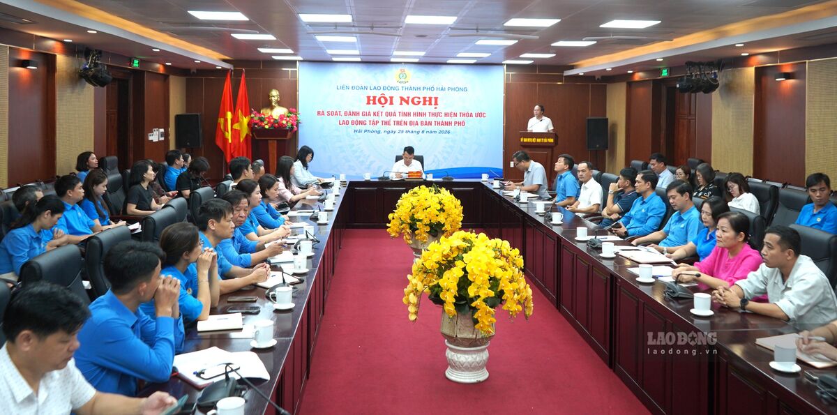 Hai Phong City Labor Federation meets to review the results of implementing collective labor agreements. Photo: Mai Dung