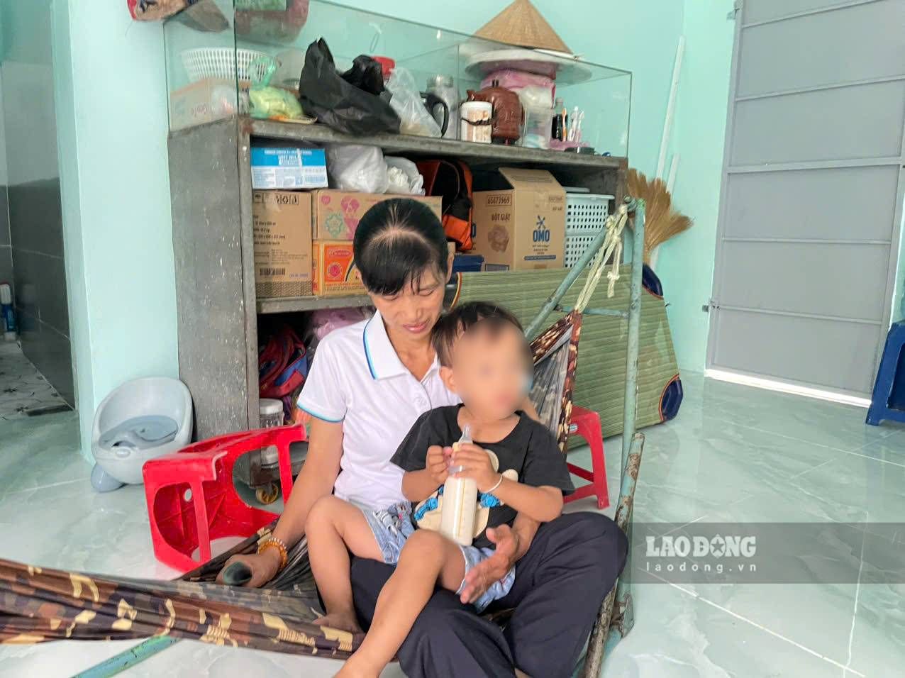 Female garbage workers are supported to repair their houses and stabilize their lives. Photo: Dinh Trong
