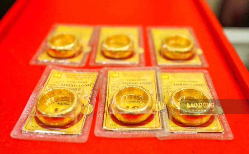 金価格には依然として多くの支持要因がありますが、市場が米国の金融政策に関する追加の重要な情報を待っているため、投資家は大きな変動の可能性に注意する必要があります。写真:ファン・アイン