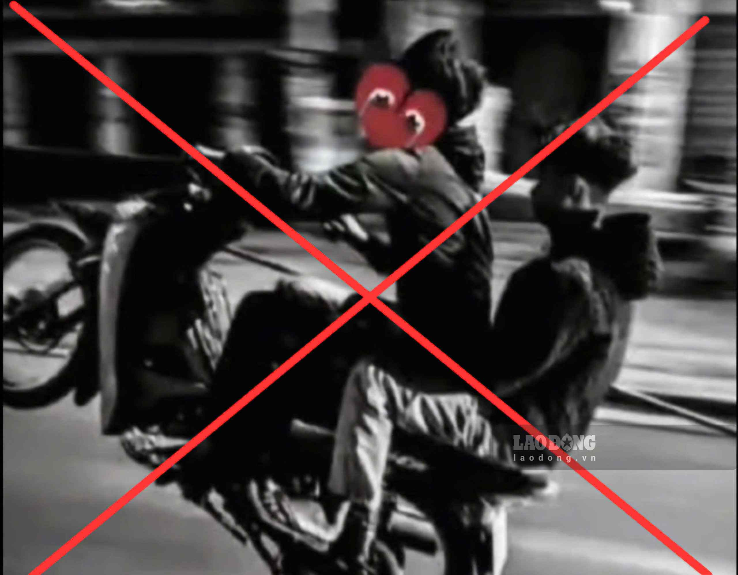 Lがバイクを運転して友人を乗せてウィリークリップを撮影。写真:チョン・トゥオン
