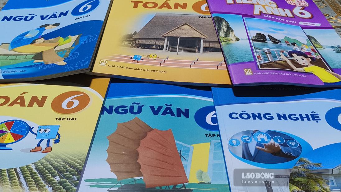 Ca Mau religious leaders direct not to let the situation of textbook shortage occur in the new school year. Photo: Nhat Ho.