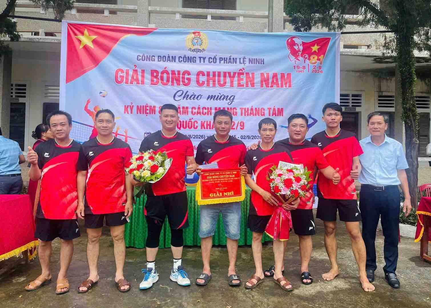 Volleyball tournament creates a playground to connect employees of Le Ninh Joint Stock Company. Photo: Quang Tri Trade Union