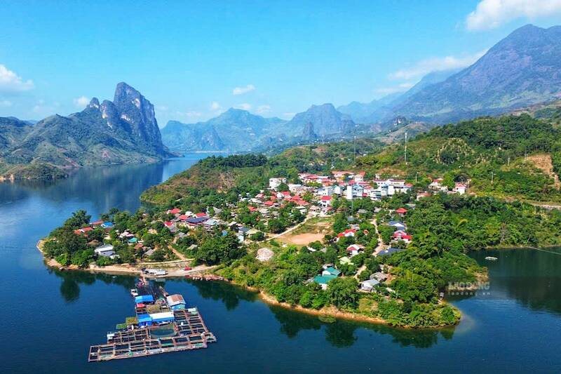 Son La Lake has a water level of 201.31 m. Photo: Minh Nguyen