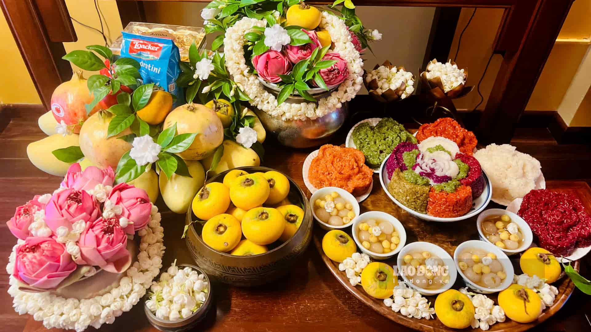 Mẹ đảm Hà Nội tự tay làm những mâm cỗ chay. Ảnh: Huyền Trang