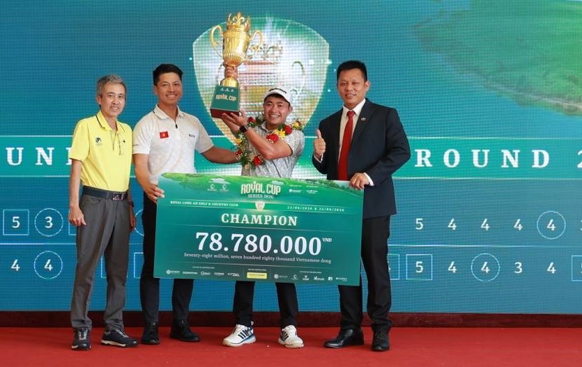 Golfer Nguyen Huu Quyet once won the championship of stage 2 of the tournament. Photo: VGA