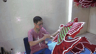 Phu Binh lanterns "change clothes", race to preserve the profession in the industrial age.