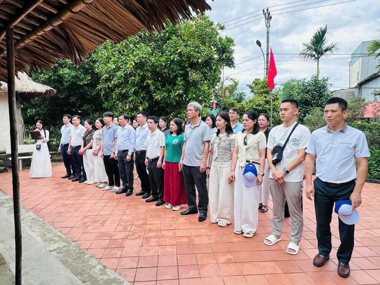 Many tourists visit the memorial house of General Vo Nguyen Giap. Photo: Tan Huong