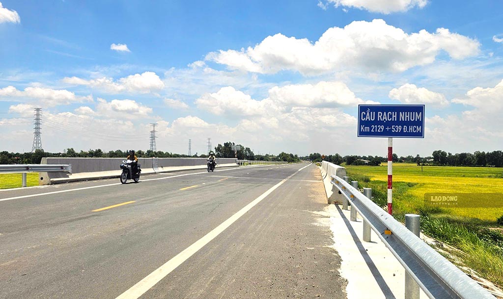 Cầu Tây Long và các cầu trên đường Hồ Chí Minh đoạn Chơn Thành - Đức Hòa đã hoàn thiện sẳn sàng đưa vào sử dụng. Ảnh: Huỳnh Du