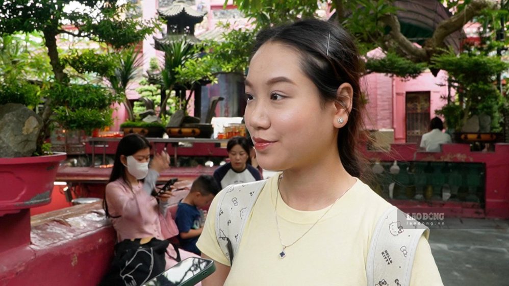 Với chị Hân, Vu Lan là dịp để mỗi người con lắng lại và hướng lòng về đấng sinh thành. Ảnh: Lý Linh
