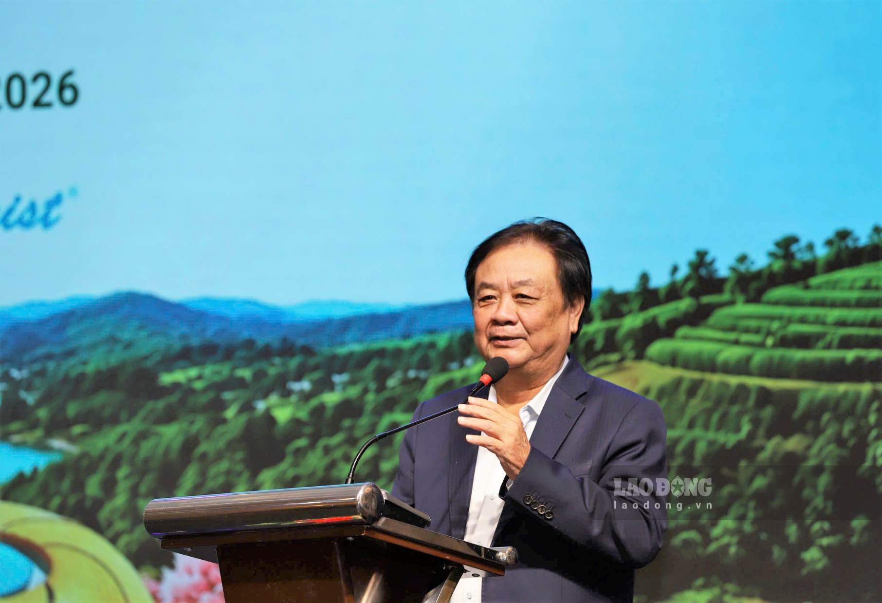 Nguyên Phó Chủ tịch Quốc hội Lê Minh Hoan phát biểu đóng góp ý kiến tại diễn đàn. Ảnh: Hoài Thanh