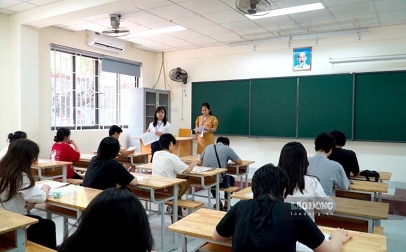 After the school arrangement, the principal is responsible for the entire school; the vice principal performs tasks according to assignment and authorization. Photo: Tuong Van