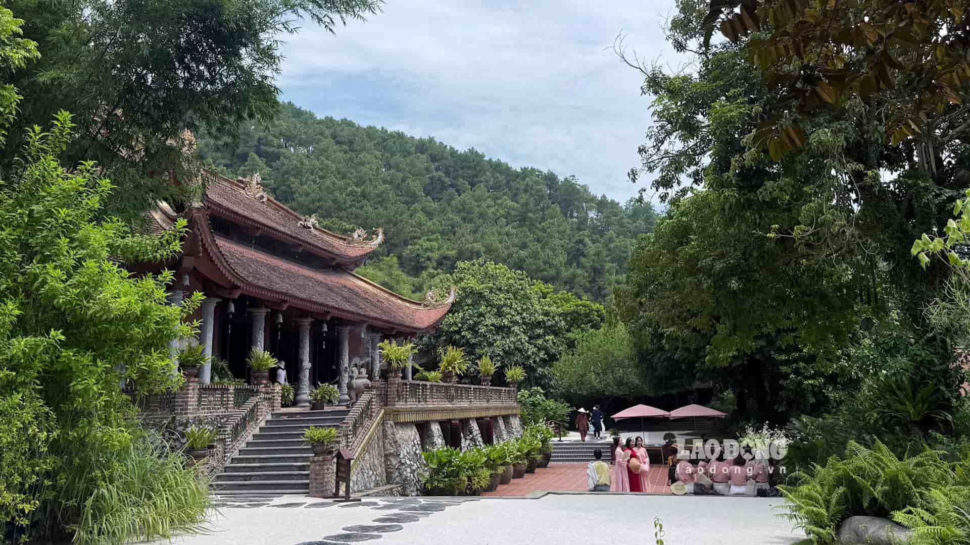 Chùa Địa Tạng Phi Lai Tự là điểm đến được nhiều du khách lựa chọn để vãn cảnh, chiêm bái. Ảnh: Thùy Trang