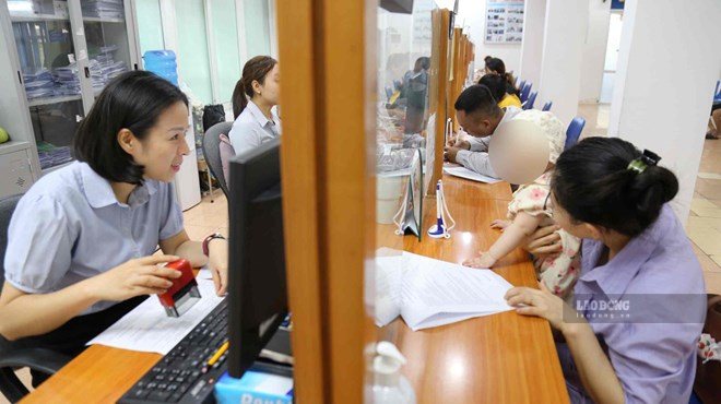 The Ministry of Home Affairs responds to the proposal to stratify contribution levels to the Work Accident and Occupational Disease Insurance Fund by type of labor or level of risk. Photo: Luong Hanh
