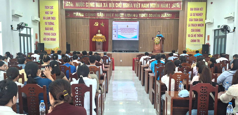 Huong Tra Ward Trade Union, Da Nang organizes thorough grasp and study of congress resolutions. Photo: Huong Tra Trade Union
