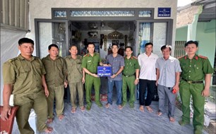 Công an xã Tân Ân gần dân qua những mái ấm nghĩa tình
