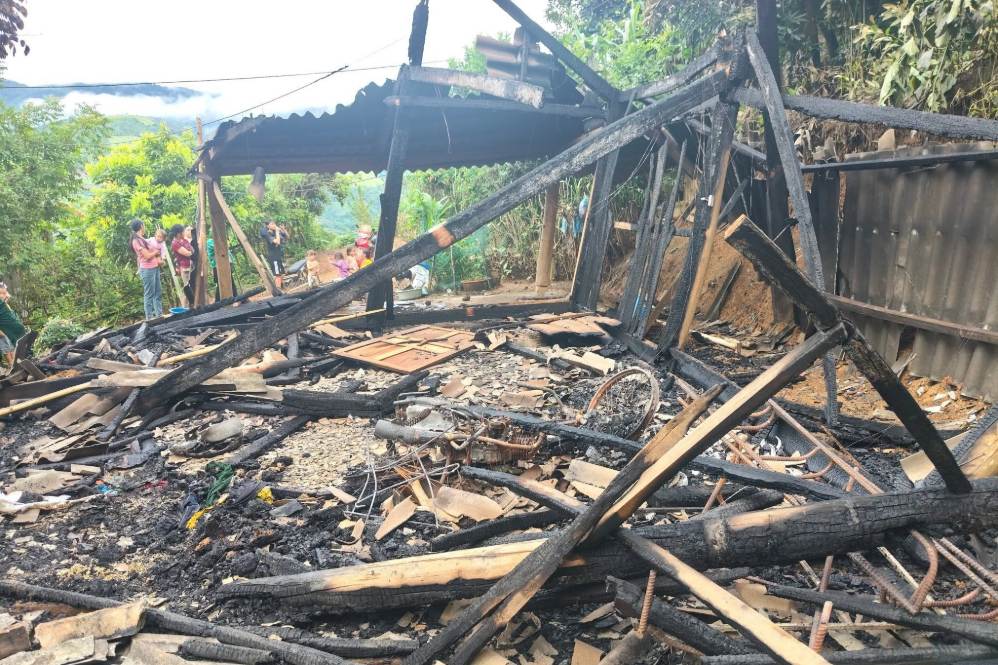Lightning strike causes house fire in Xa Nha village, Co Ma commune, Son La province. Photo: Vietnam Fatherland Front Committee of Co Ma commune