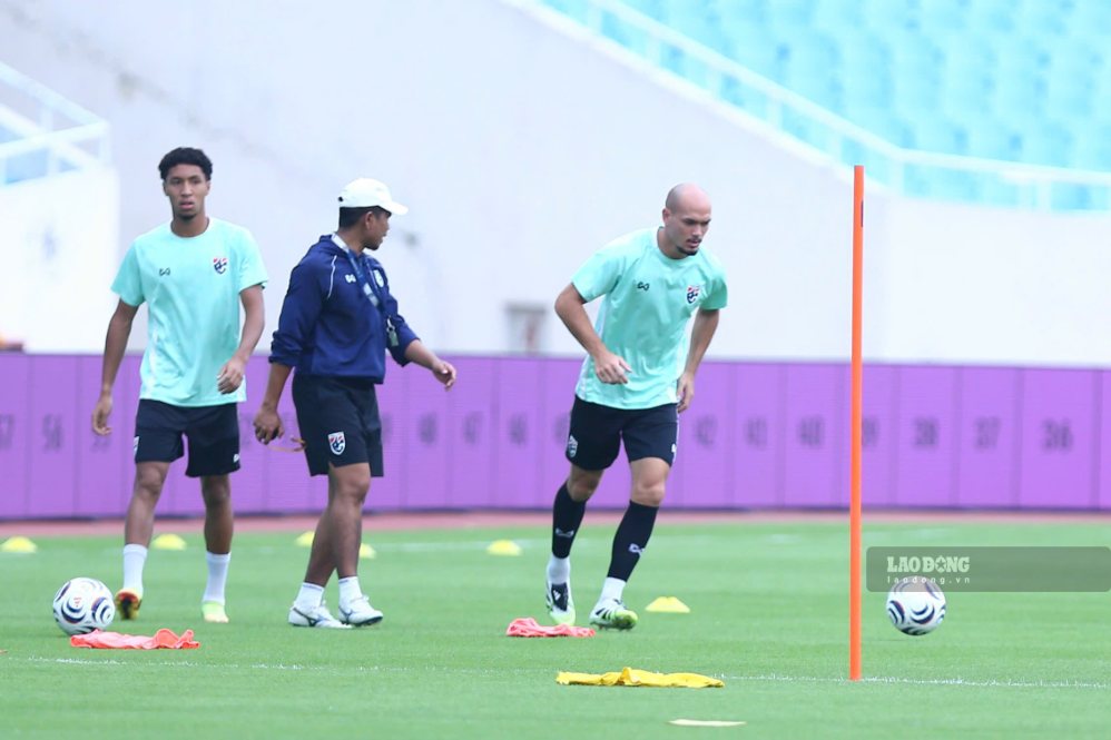 Thailand national team practices the only session in Vietnam before the second leg of the ASEAN Cup 2026 final. Photo: Minh Phong